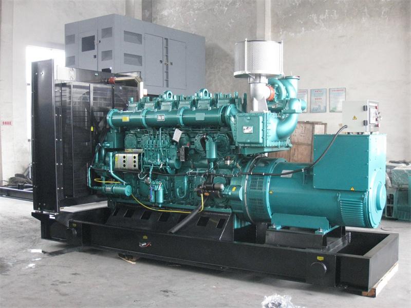 普宁200KW 柴油发电机的油耗是多少？
