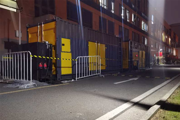 普宁柴油发电机组的输出电压是如何调节的？