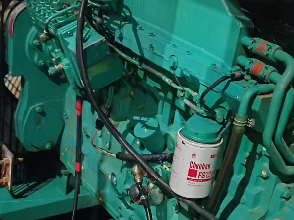 普宁如何确定新的发电机组控制系统是否与原系统兼容？