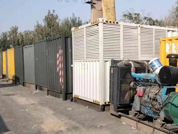 普宁200KW柴油发电机机组每小时油耗是多少？